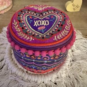 🆕 NATURAL LIFE Embroidered XOXO Jewelry Case